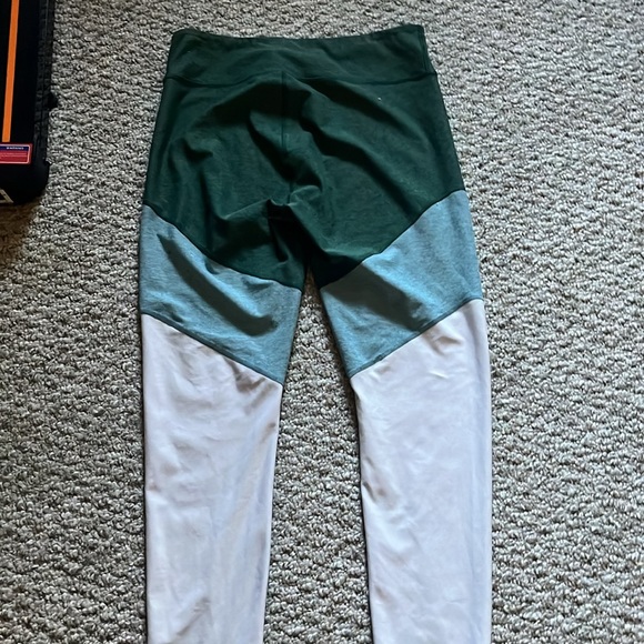 Outdoor voices Hunter green color block 7/8 color blocked leggings size XL- EUC - Picture 7 of 7